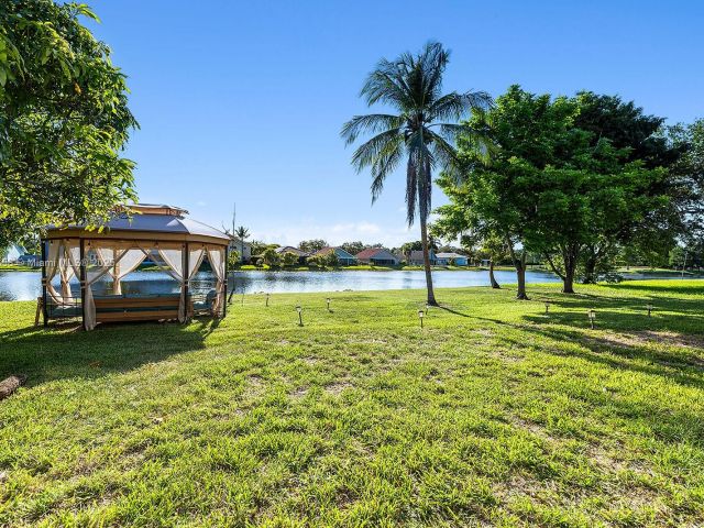 Продажа дома по адресу 620 NW 204th Ave - фото 6228150