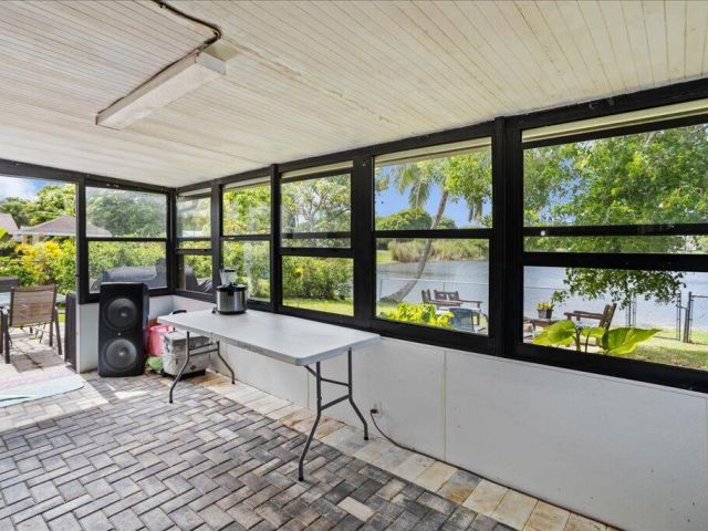 Продажа дома по адресу 9893 Liberty Road - фото 6294567