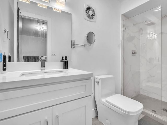 Продажа дома по адресу 5421 N 36th Ct - фото 6223990