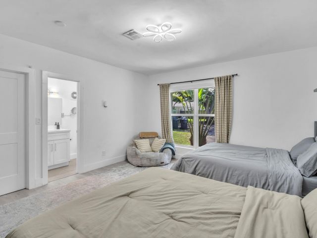 Продажа дома по адресу 5421 N 36th Ct - фото 6223991