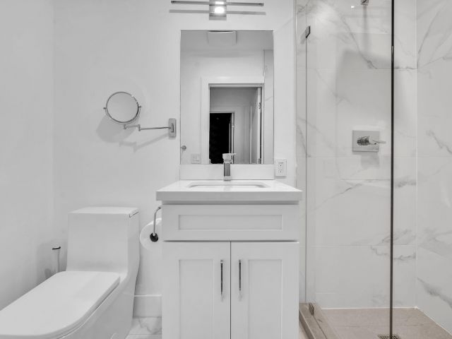 Продажа дома по адресу 5421 N 36th Ct - фото 6223995