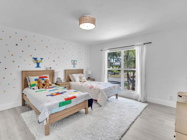 Продажа дома по адресу 5421 N 36th Ct - фото 6223996