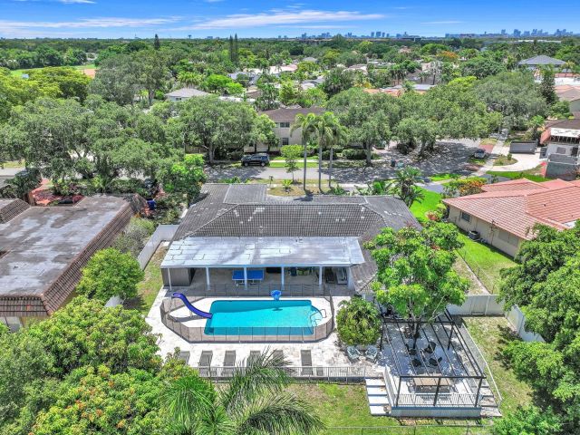 Продажа дома по адресу 5421 N 36th Ct - фото 6224003