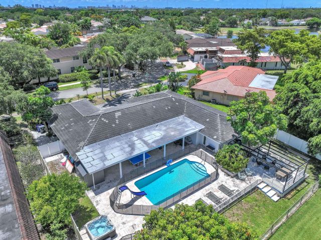 Продажа дома по адресу 5421 N 36th Ct - фото 6224004