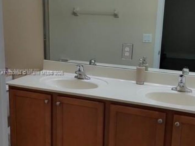 Продажа дома по адресу 4217 SW 164th CT 4217 - фото 6230196