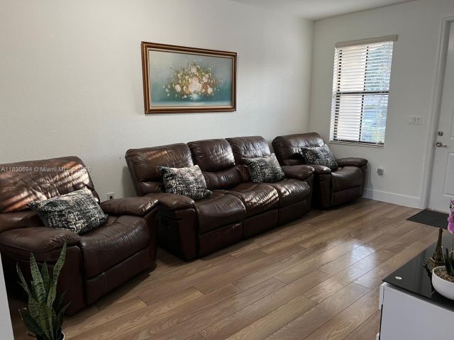 Продажа дома по адресу 4217 SW 164th CT 4217 - фото 6230204