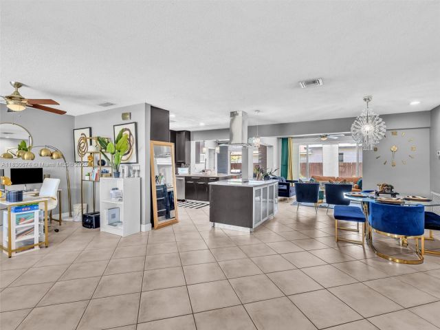 Продажа дома по адресу 8581 NW 15th Ct - фото 6248599