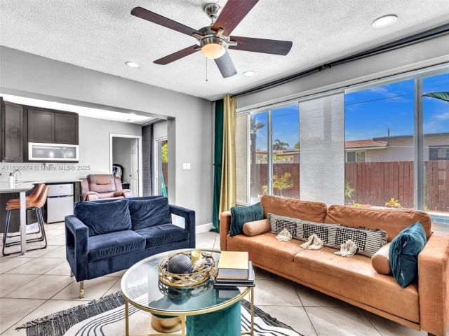 Продажа дома по адресу 8581 NW 15th Ct - фото 6248600