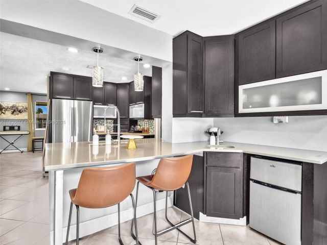 Продажа дома по адресу 8581 NW 15th Ct - фото 6248601