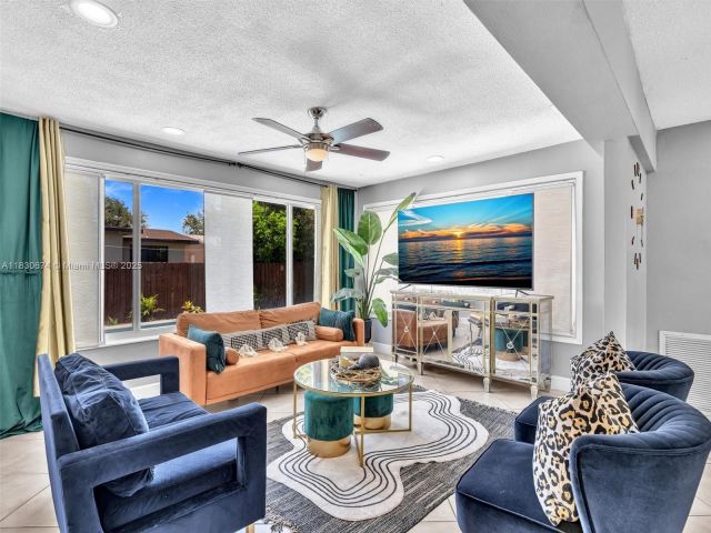 Продажа дома по адресу 8581 NW 15th Ct - фото 6248604