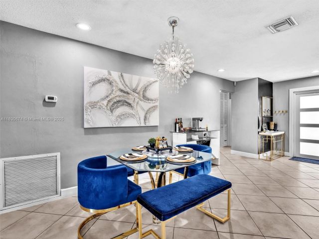 Продажа дома по адресу 8581 NW 15th Ct - фото 6248608