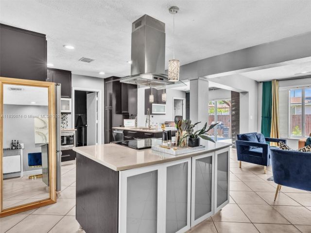 Продажа дома по адресу 8581 NW 15th Ct - фото 6248610