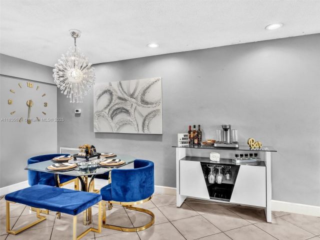 Продажа дома по адресу 8581 NW 15th Ct - фото 6248611