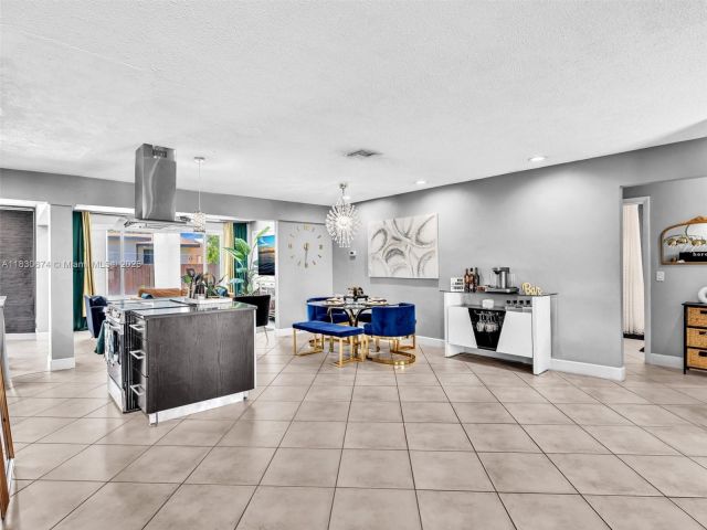 Продажа дома по адресу 8581 NW 15th Ct - фото 6248613