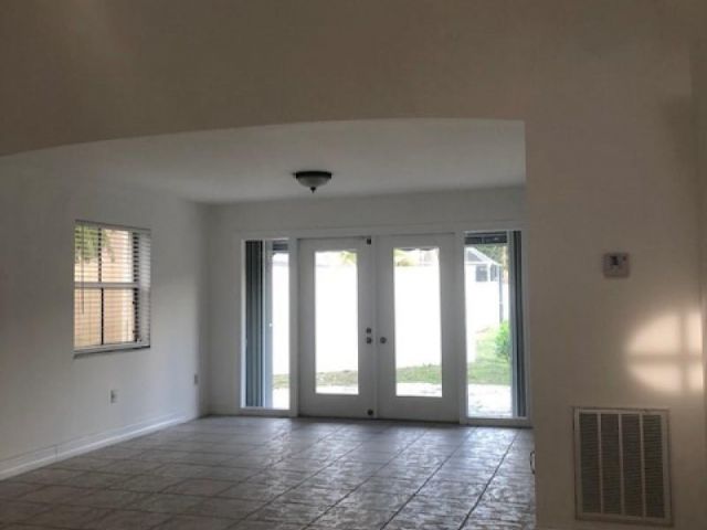 Продажа дома по адресу 7171 Miller Dr 1 - фото 6225097