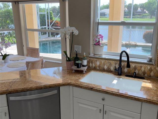 Продажа дома по адресу 1423 SW 158th Ave - фото 6235202