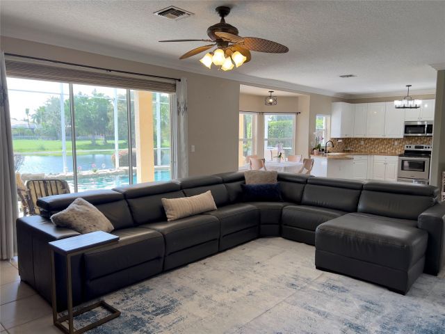 Продажа дома по адресу 1423 SW 158th Ave - фото 6235204