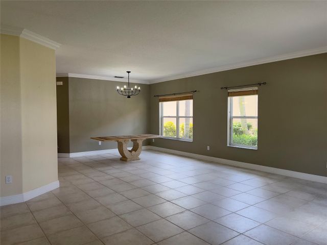 Продажа дома по адресу 1423 SW 158th Ave - фото 6235205