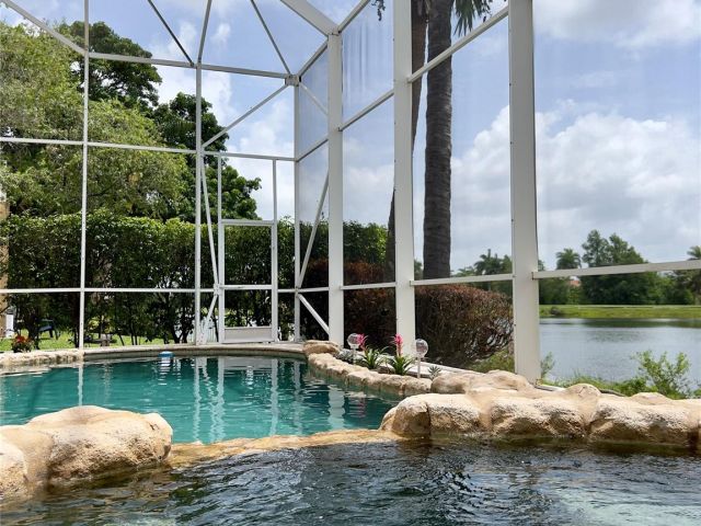 Продажа дома по адресу 1423 SW 158th Ave - фото 6235209