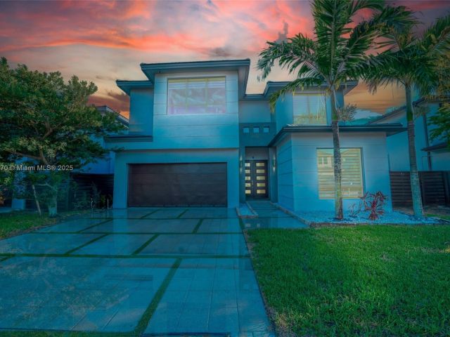 Дом в аренду по адресу 15976 SW 136th Ter 15976 - фото 6226370