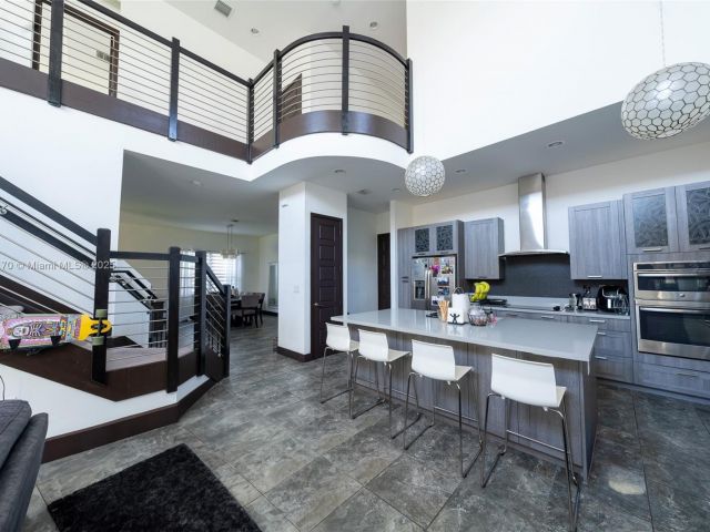 Дом в аренду по адресу 15976 SW 136th Ter 15976 - фото 6226373