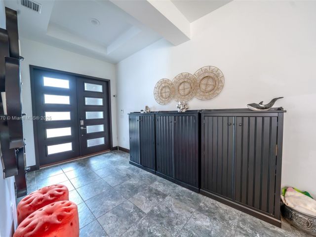 Дом в аренду по адресу 15976 SW 136th Ter 15976 - фото 6226379