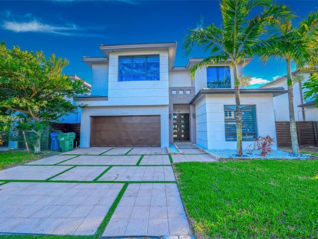 Дом в аренду по адресу 15976 SW 136th Ter 15976 - фото 6226380