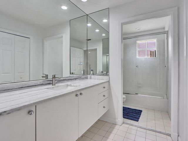 Продажа дома по адресу 6631 NW 43rd Terrace - фото 6252383