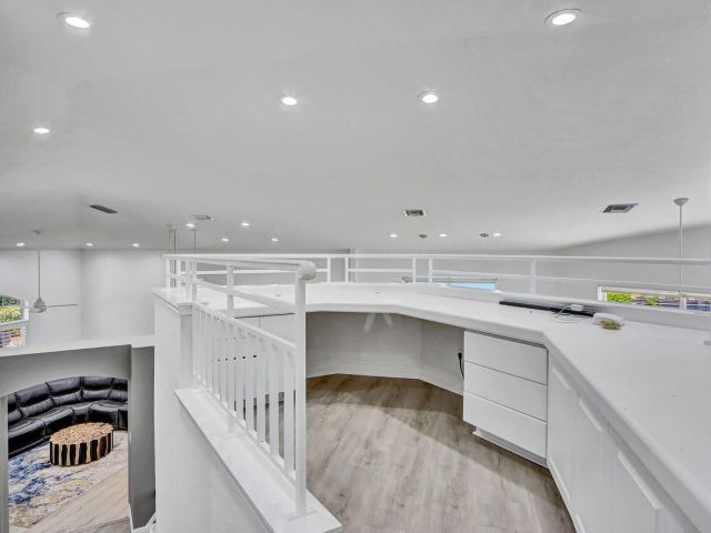 Продажа дома по адресу 6631 NW 43rd Terrace - фото 6252385