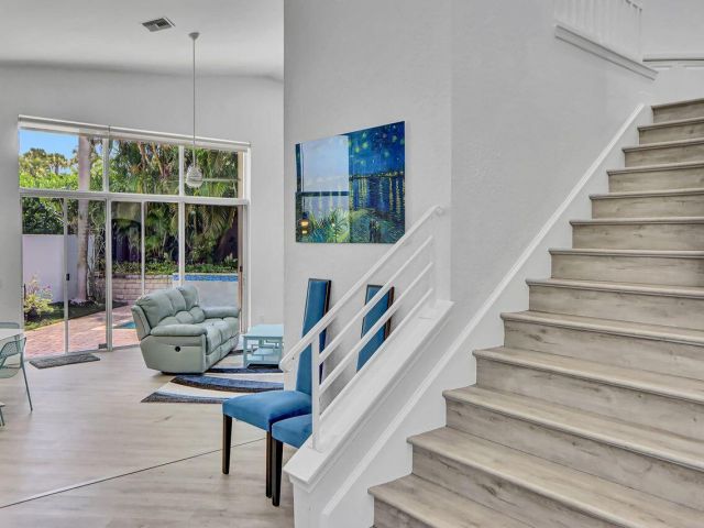 Продажа дома по адресу 6631 NW 43rd Terrace - фото 6252386