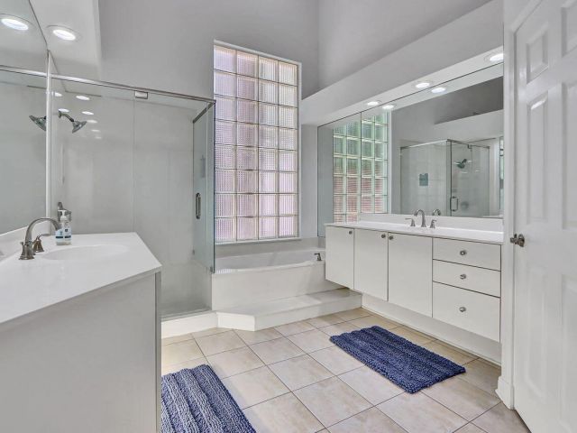 Продажа дома по адресу 6631 NW 43rd Terrace - фото 6252388