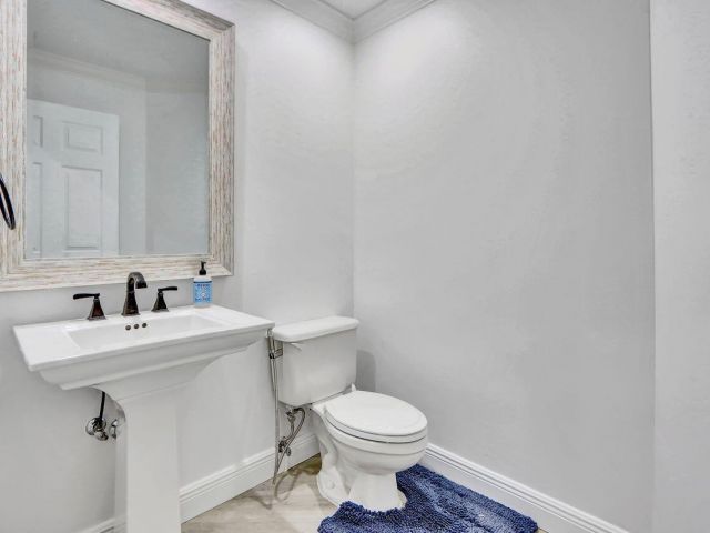 Продажа дома по адресу 6631 NW 43rd Terrace - фото 6252390