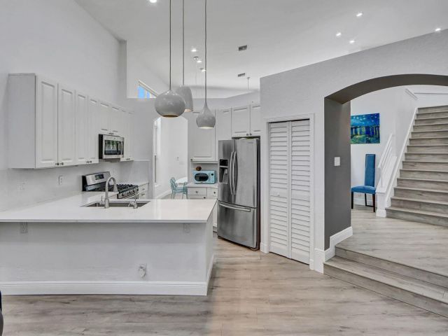 Продажа дома по адресу 6631 NW 43rd Terrace - фото 6252392