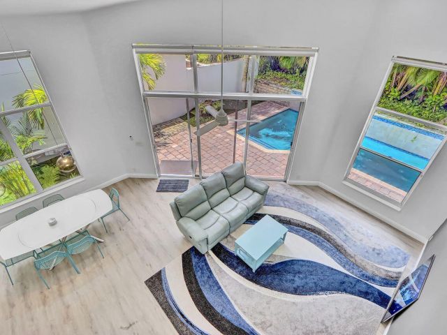 Продажа дома по адресу 6631 NW 43rd Terrace - фото 6252393