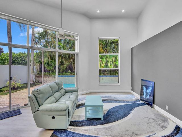 Продажа дома по адресу 6631 NW 43rd Terrace - фото 6252394