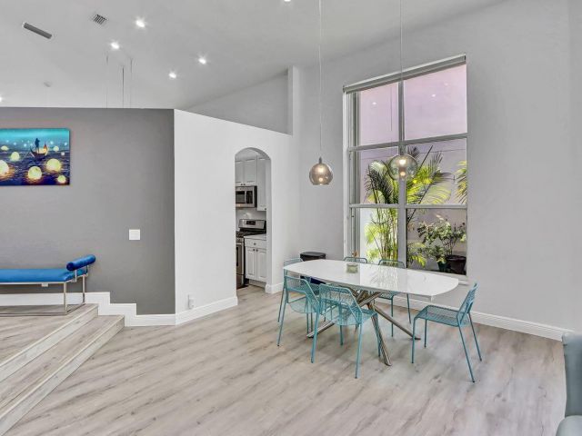 Продажа дома по адресу 6631 NW 43rd Terrace - фото 6252395