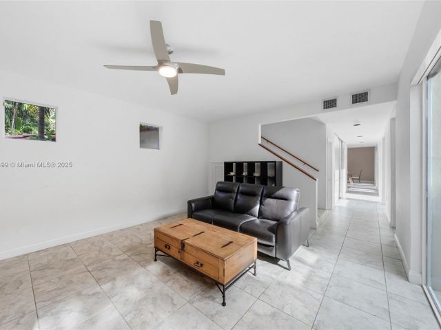 Продажа дома по адресу 440 Rosaro Ave - фото 6227903