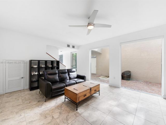 Продажа дома по адресу 440 Rosaro Ave - фото 6227904