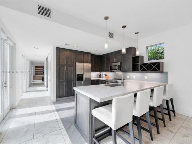 Продажа дома по адресу 440 Rosaro Ave - фото 6227909