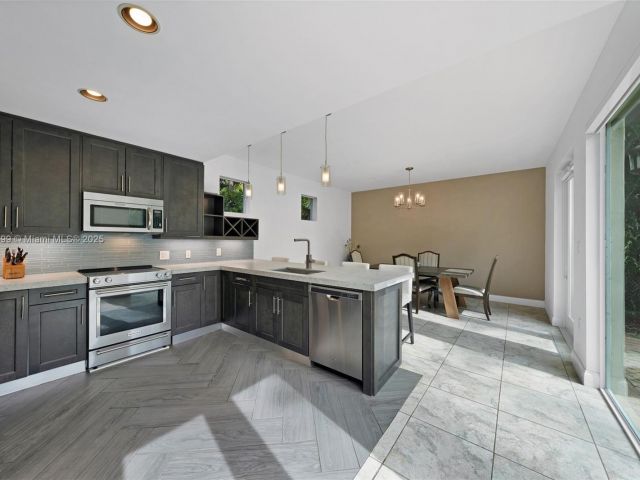 Продажа дома по адресу 440 Rosaro Ave - фото 6227910