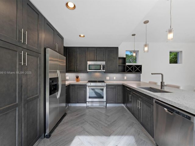 Продажа дома по адресу 440 Rosaro Ave - фото 6227911