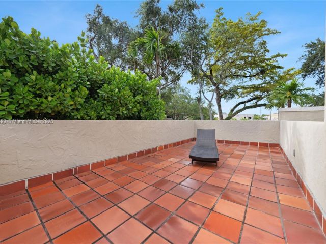 Продажа дома по адресу 440 Rosaro Ave - фото 6227912