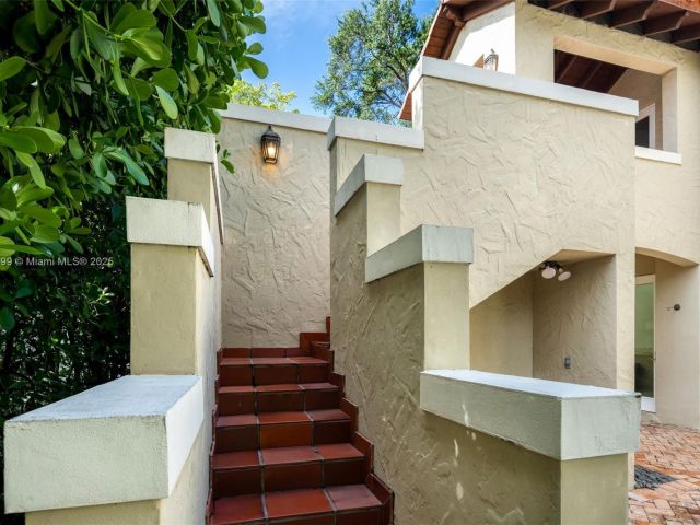 Продажа дома по адресу 440 Rosaro Ave - фото 6227913