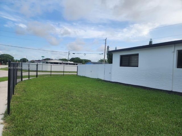 Продажа дома по адресу 10955 SW 223rd St - фото 6236221