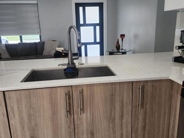 Продажа дома по адресу 10955 SW 223rd St - фото 6236234