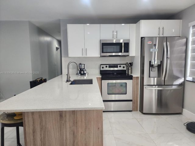 Продажа дома по адресу 10955 SW 223rd St - фото 6236236