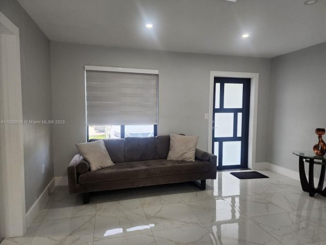 Продажа дома по адресу 10955 SW 223rd St - фото 6236237