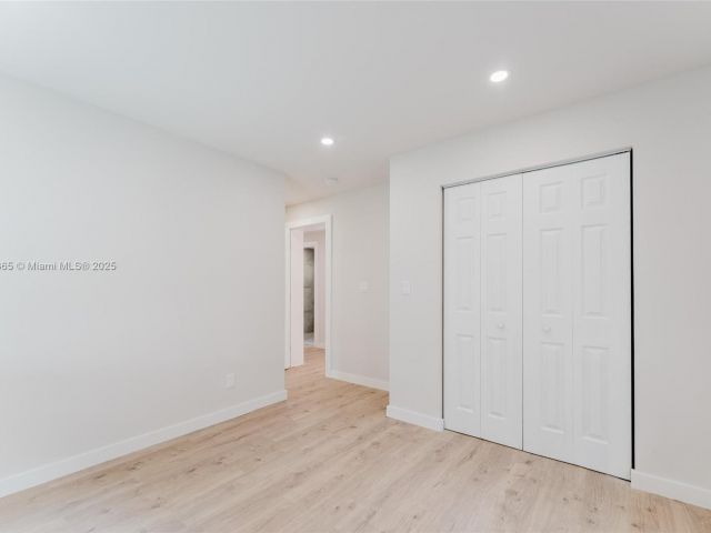 Продажа дома по адресу 1430 SW 32nd Ct - фото 6228243