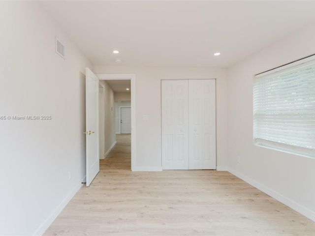 Продажа дома по адресу 1430 SW 32nd Ct - фото 6228248