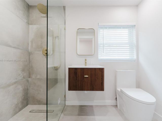 Продажа дома по адресу 1430 SW 32nd Ct - фото 6228252